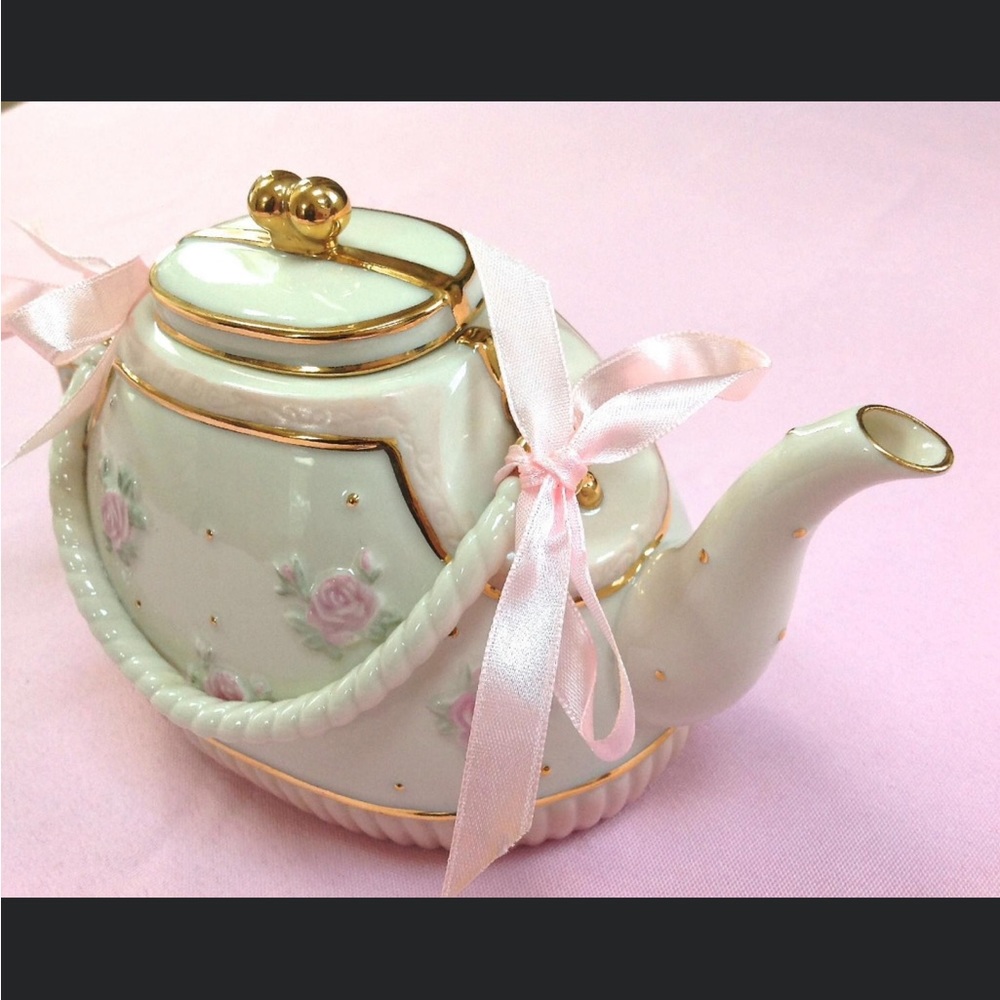 🌸 👛 vintage Lenox Pretty Petals Purse Teapot 👛 🌸.....Hand painted
